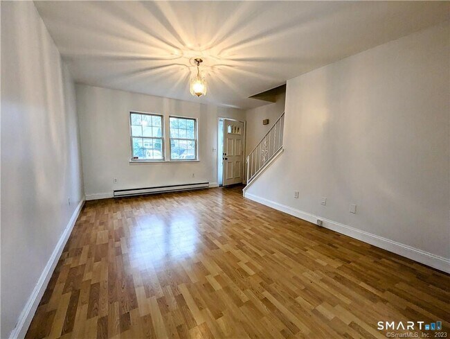 Building Photo - 10 Scuppo Rd