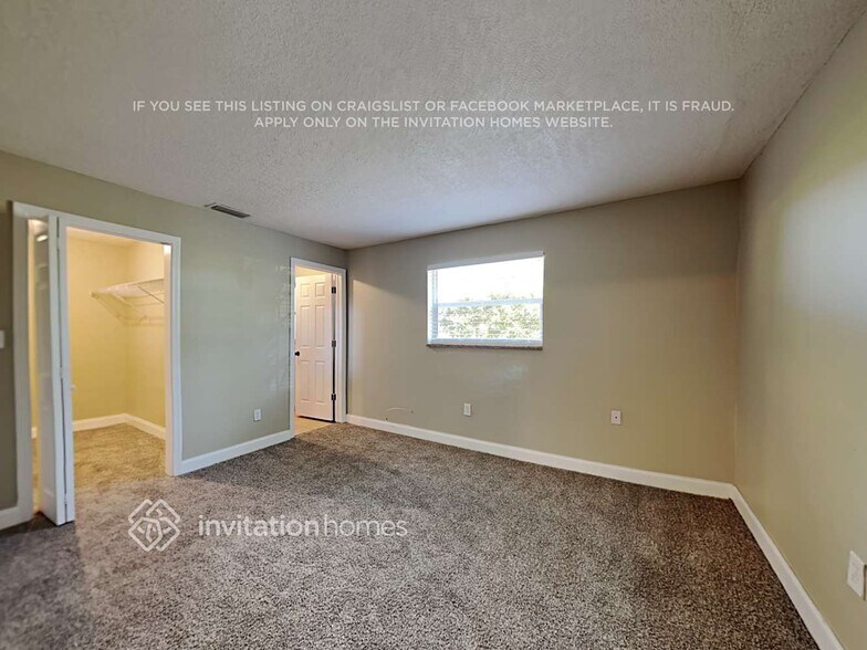 Building Photo - 8841 NW 21st Manor