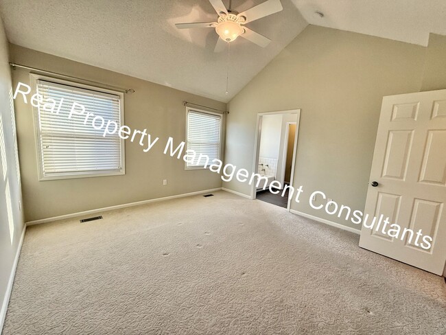 Building Photo - Spacious 4-Bedroom Reverse Split-Level in ...