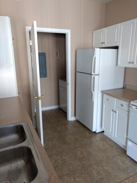 Kitchen and laundry area - 205 Stockton Ridge