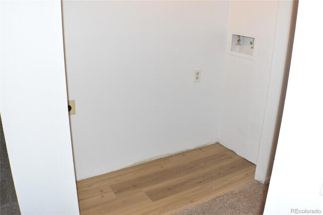 Building Photo - 4585 Gatewood Dr
