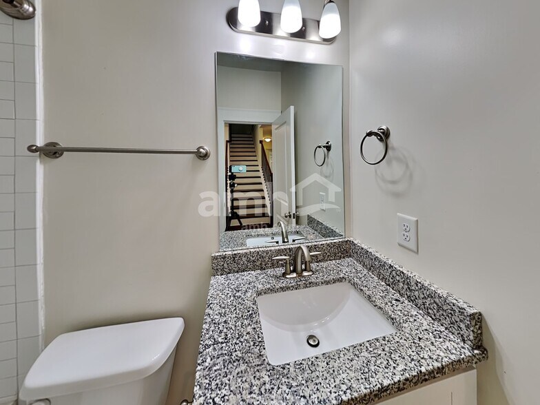 Building Photo - 1065 Adams Haven Bend