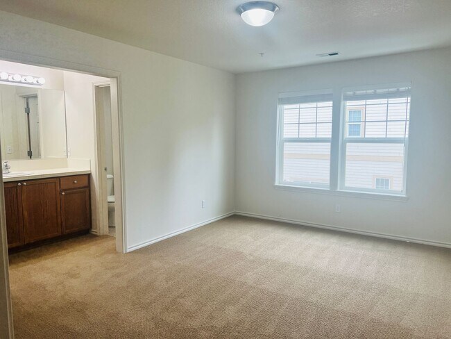 Building Photo - Wilsonville Villebois Community Offers Spacious End Unit Town Home