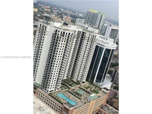 Building Photo - 1100S S Miami Ave