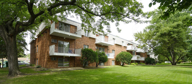 Building Photo - Lake Phalen Place