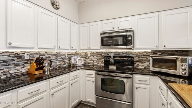 Building Photo - 2400 Grandiflora Blvd