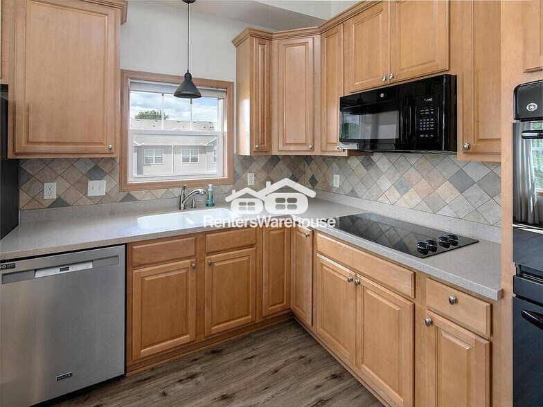 Building Photo - 9630 Independence Cir