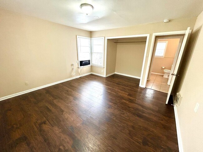 Building Photo - 218 La Manda Blvd