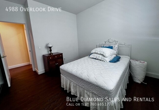 Building Photo - 4988 Overlook Dr