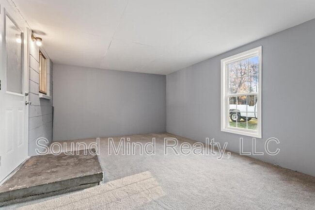 Building Photo - 914 Ranch Farm Rd