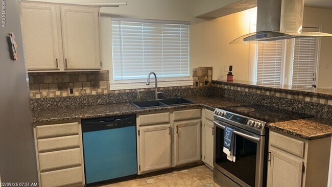 Building Photo - 1008 Meadowlark Dr