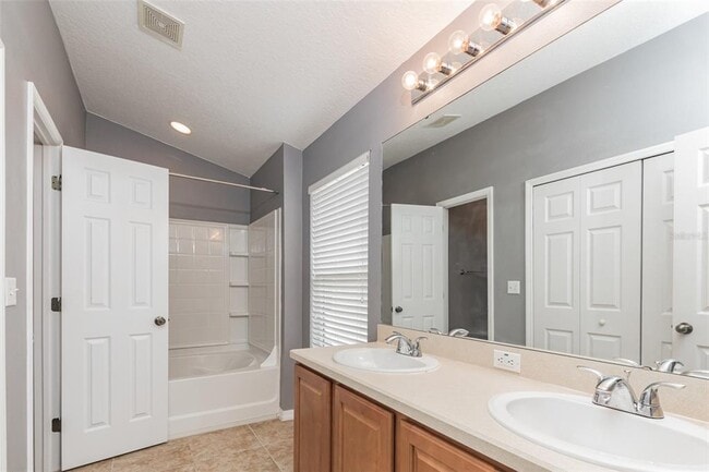 Building Photo - 6723 Breezy Palm Dr