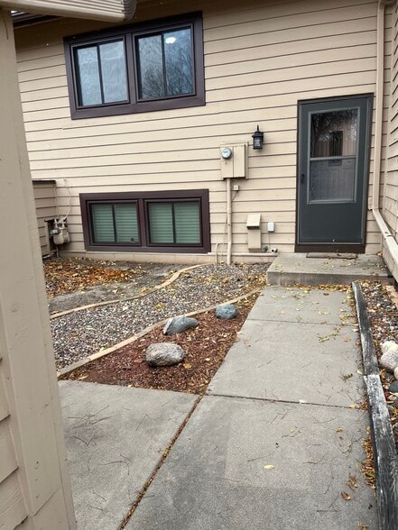 Building Photo - 429 W Eagle Lake Dr