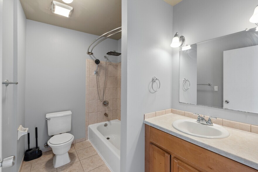 Building Photo - 1740 N Arlington Pl