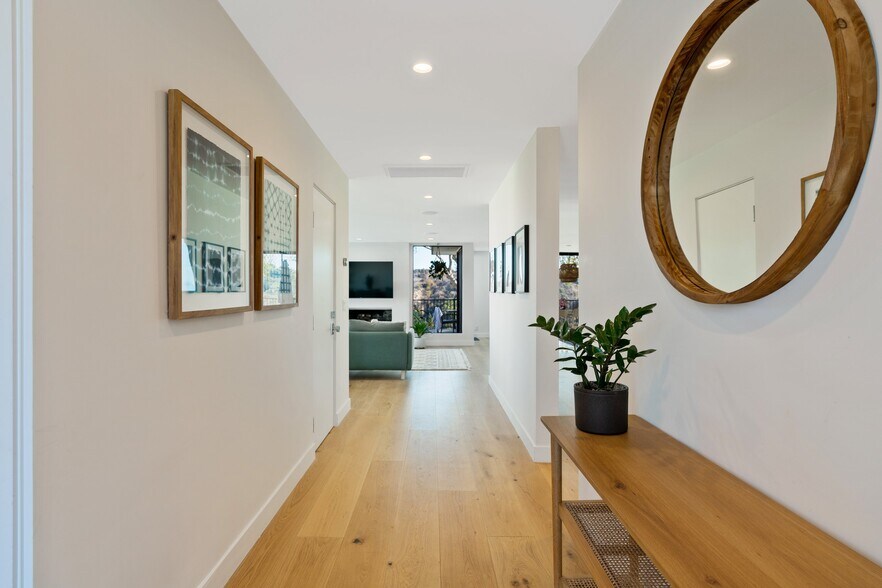 Building Photo - 3632 Beverly Ridge Dr