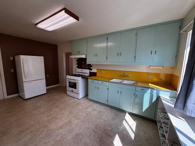 Building Photo - Cozy 2 Bedroom 1 Bath Home Located in the ...