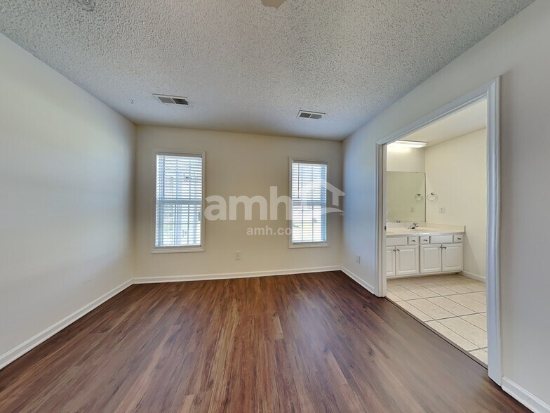 Building Photo - 112 Charlotte Ct