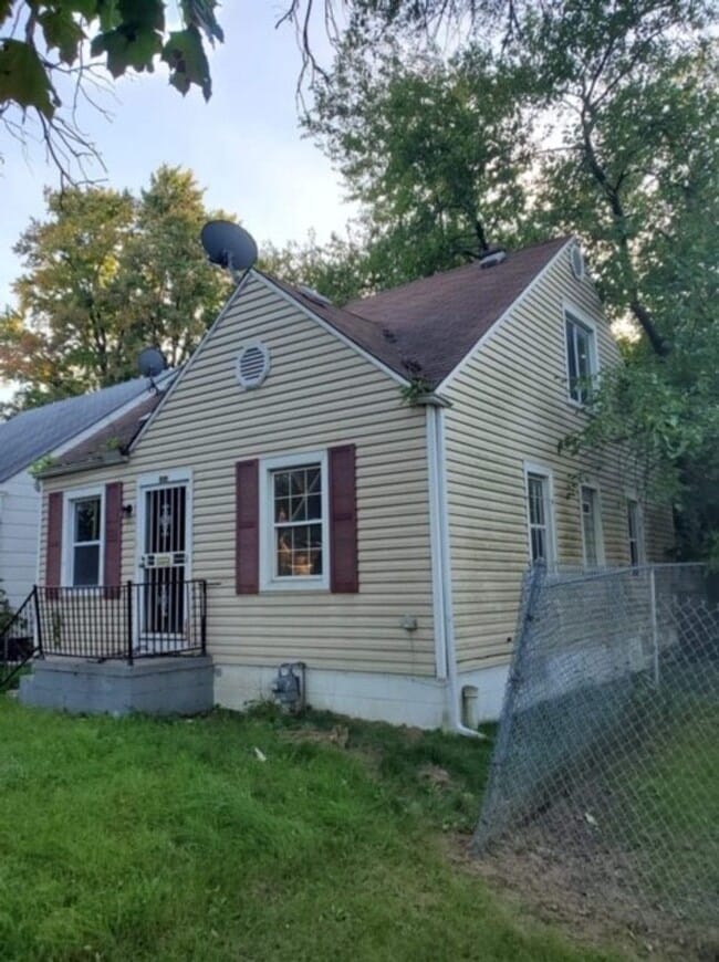 Building Photo - Updated Home In Detroit