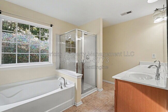 Building Photo - 13502 Delstone Dr