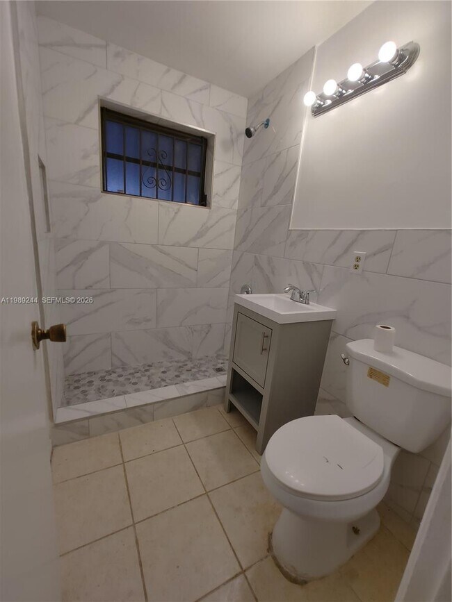 Building Photo - 1501 NE 151st Terrace