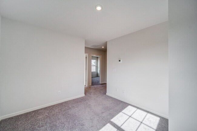 Building Photo - 300 Coverly Ct