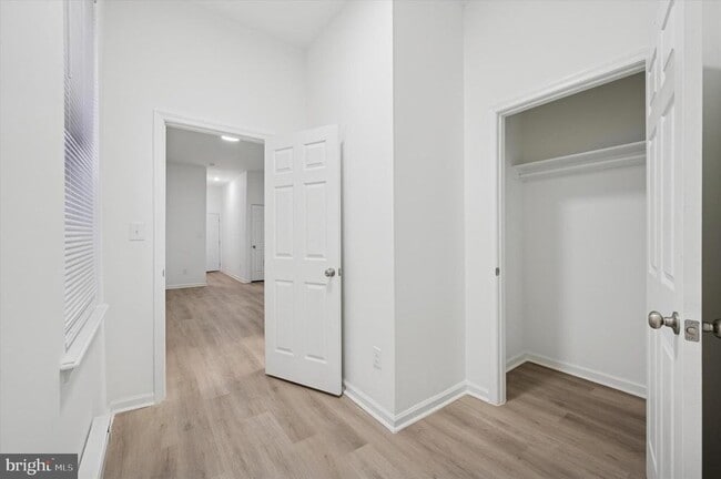 Building Photo - 1225 W Silver St