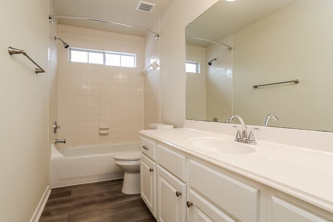 Building Photo - 519 Holly Crest Dr