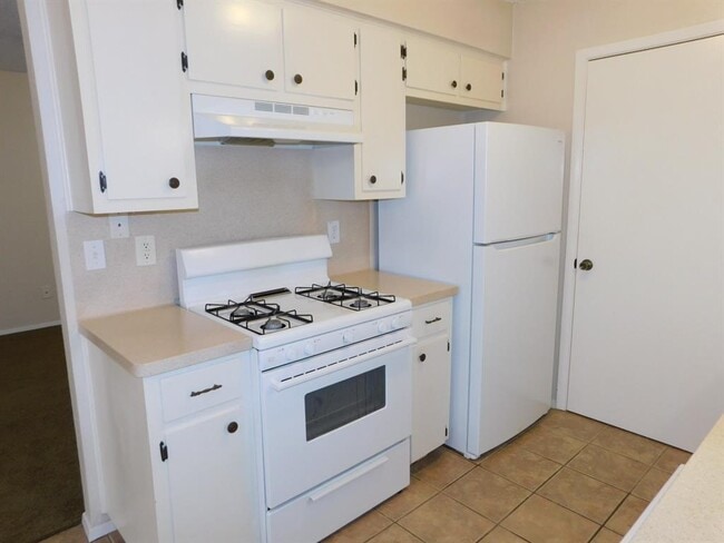 Building Photo - 806 Country Aire Dr