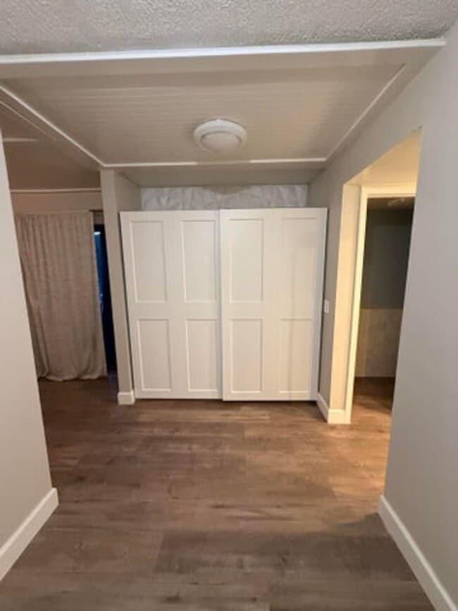 Building Photo - 1405 14th Ln