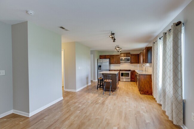 Building Photo - 4017 Cadence Dr