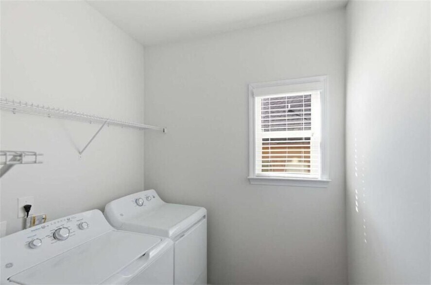 Building Photo - 1415 Dahlia Dr