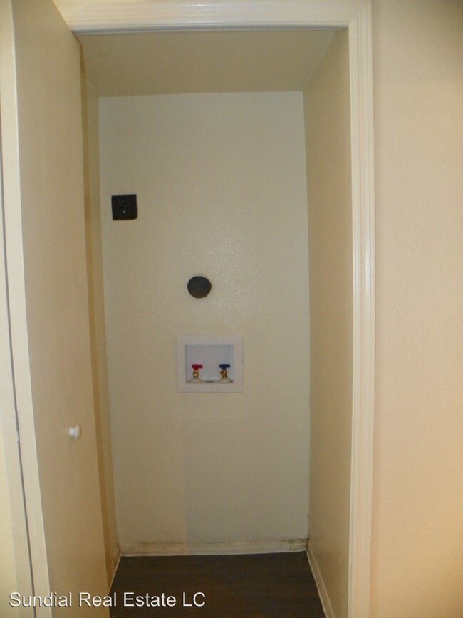 Building Photo - 65-65 N May