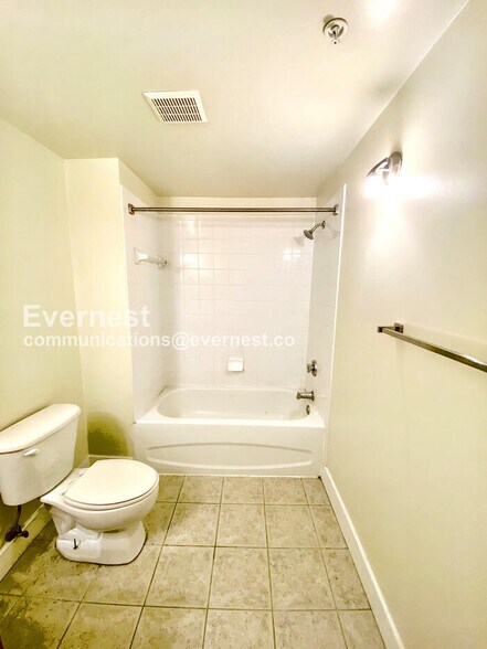 Building Photo - 525 E Grace St