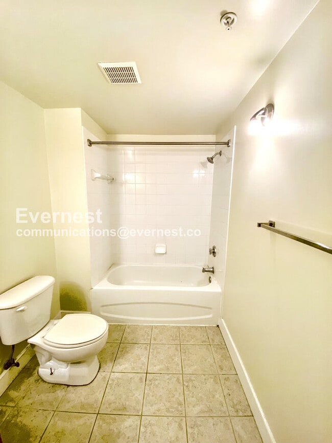 Building Photo - 525 E Grace St