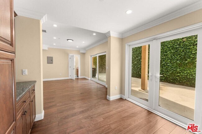 Building Photo - 1630 Bridgeport Dr