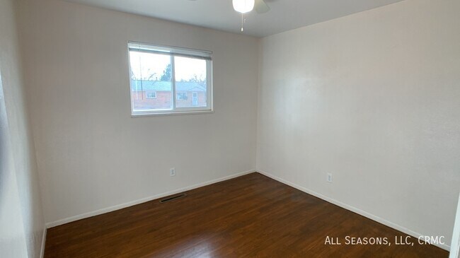 Building Photo - 343 Rosewood Dr
