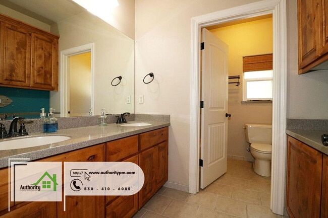 Building Photo - 4750 Pheasant Dr