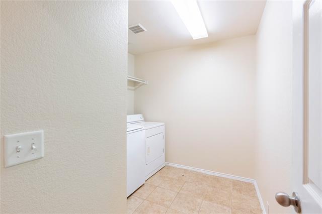 Building Photo - 2228 Stonepark Pl