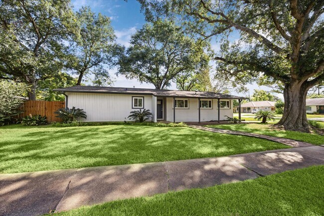 Building Photo - 8621 Bob White Dr