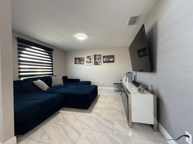 Building Photo - 4706 Doral Pointe Dr