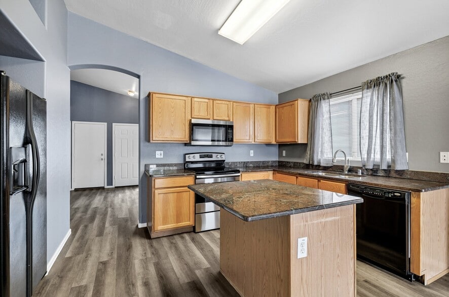 Building Photo - 14958 W Port Au Prince Ln