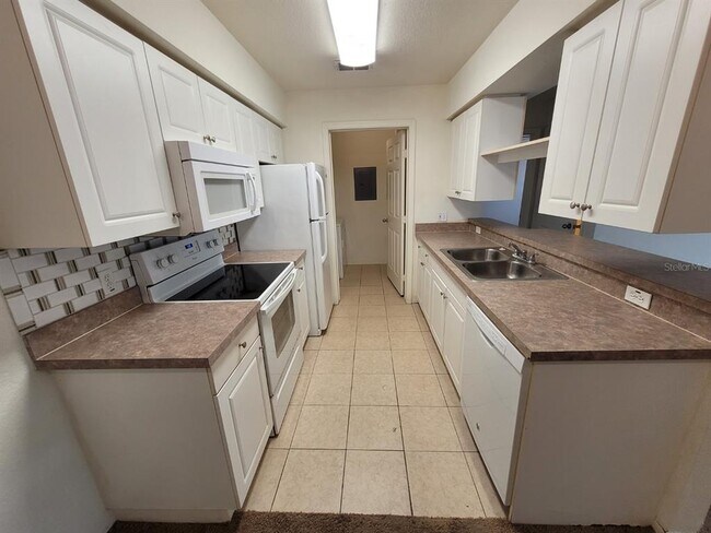 Building Photo - 5914 Willow Ridge Dr