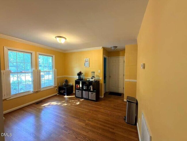 Building Photo - 109 E Seve Ct
