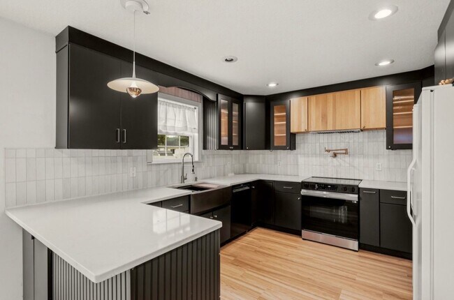 Building Photo - ? Luxury Living in Saginaw Township | 4 Bed • 4 Bath ?