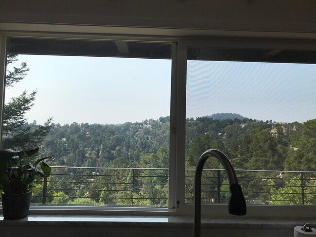 Building Photo - 6579 Exeter Dr