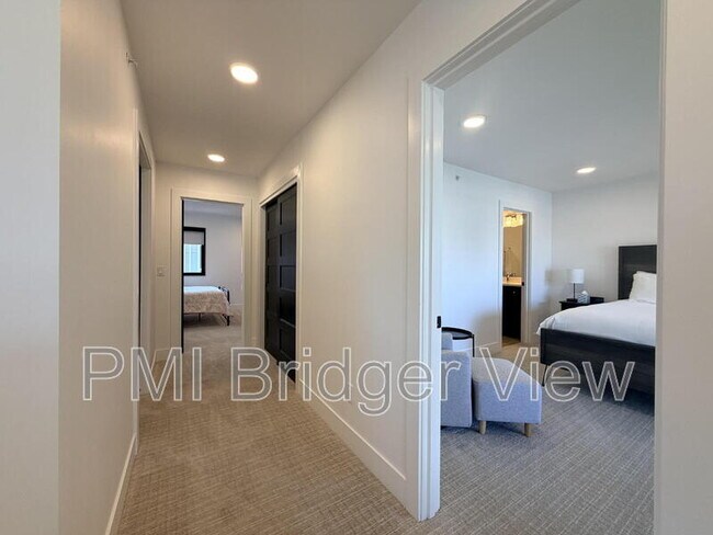 Building Photo - 315 W Peach St