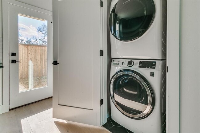 Building Photo - 1056 Hangar Dr