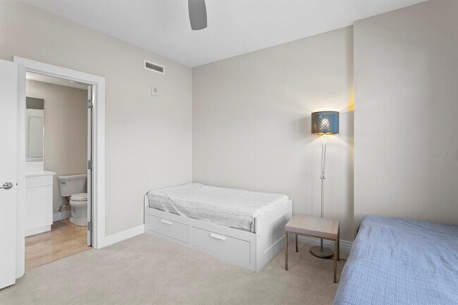 Building Photo - 1325 Snell Isle Blvd NE