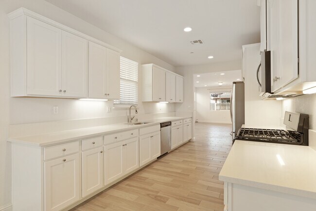 Building Photo - 3012 Salonie Ct