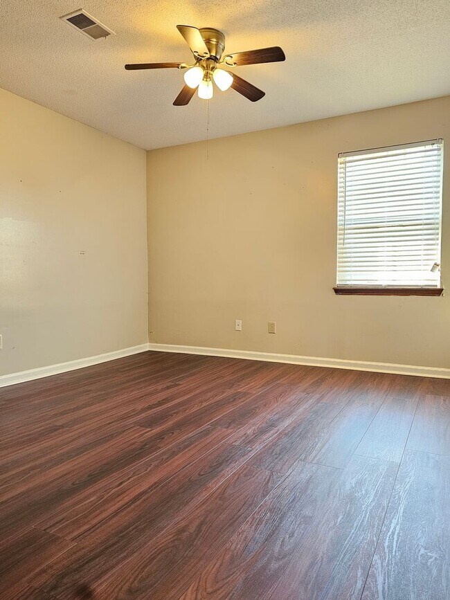 Building Photo - 508 Independence Ct